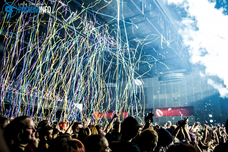 Bring Me The Horizon op Bring Me The Horizon - 13/11 - Heineken Music Hall foto