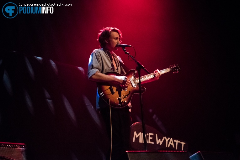 Mike Wyatt op Selah Sue - 7/12 - TivoliVredenburg foto