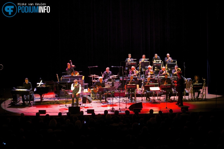 Al Jarreau op Al Jarreau / NDR Big Band - 27/11 - De Oosterpoort foto