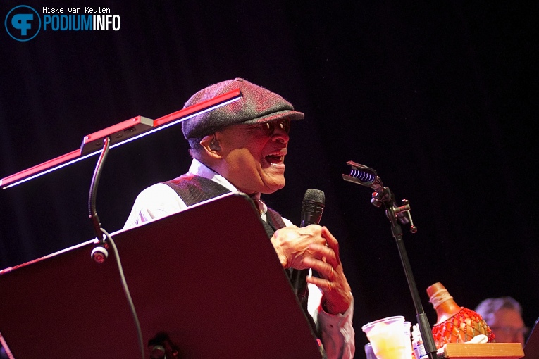 Al Jarreau op Al Jarreau / NDR Big Band - 27/11 - De Oosterpoort foto