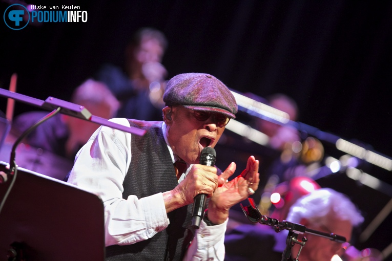 Al Jarreau op Al Jarreau / NDR Big Band - 27/11 - De Oosterpoort foto