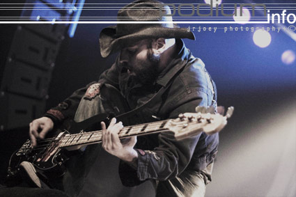 Revolution Mother op Funeral for a friend - 7/10 - Melkweg foto