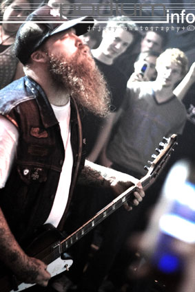 Revolution Mother op Funeral for a friend - 7/10 - Melkweg foto
