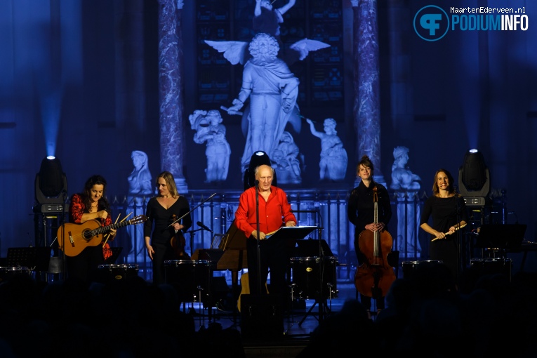 Herman van Veen op Herman van Veen Kerstconcert - 18/12 - Grote Kerk Den Haag foto