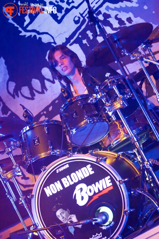 Foto Non Blonde Bowie op Monsters of Mariaheide 2017