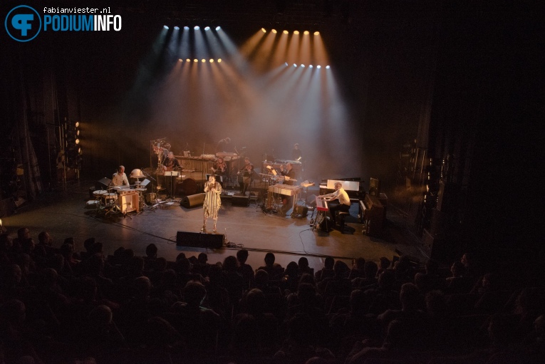 Emiliana Torrini & The Colorist Orchestra op Emiliana Torrini & The Colorist Orchestra - 27/01 - Parkstad Limburg Theaters foto