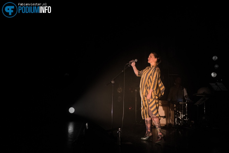 Emiliana Torrini & The Colorist Orchestra op Emiliana Torrini & The Colorist Orchestra - 27/01 - Parkstad Limburg Theaters foto