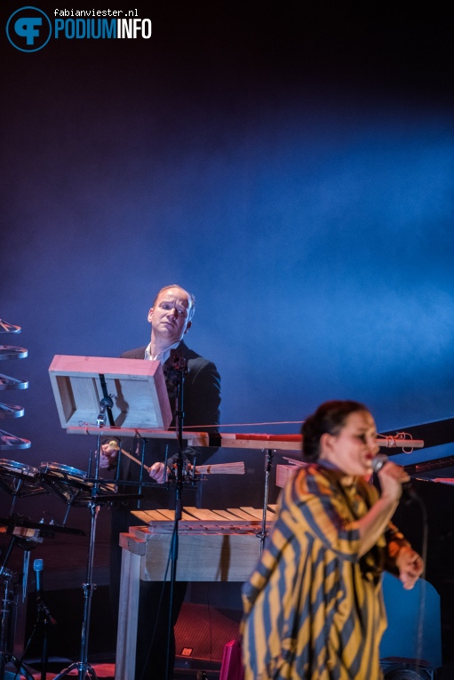 Emiliana Torrini & The Colorist Orchestra op Emiliana Torrini & The Colorist Orchestra - 27/01 - Parkstad Limburg Theaters foto