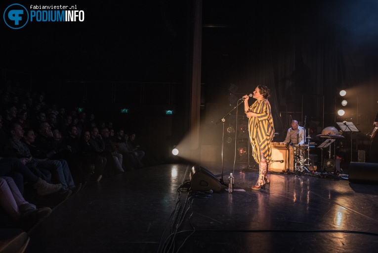 Emiliana Torrini & The Colorist Orchestra op Emiliana Torrini & The Colorist Orchestra - 27/01 - Parkstad Limburg Theaters foto