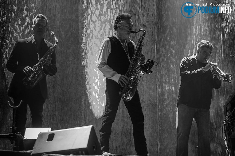 UB40 op UB40 - 09/02 - TivoliVredenburg foto