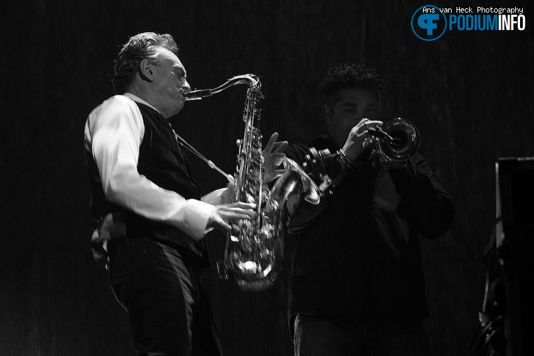 UB40 op UB40 - 09/02 - TivoliVredenburg foto