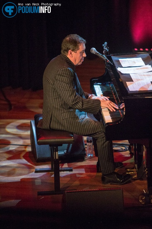 Jools Holland & His R&B Orchestra op Jools Holland met Louise Marshall en Ruby Turner foto