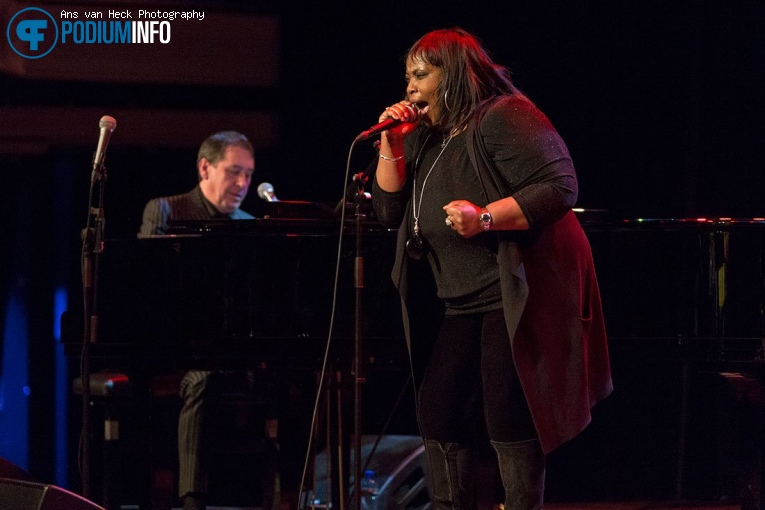 Ruby Turner op Jools Holland met Louise Marshall en Ruby Turner foto