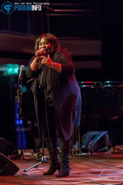 Ruby Turner op Jools Holland met Louise Marshall en Ruby Turner foto
