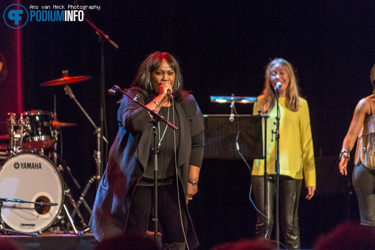 Ruby Turner op Jools Holland met Louise Marshall en Ruby Turner foto