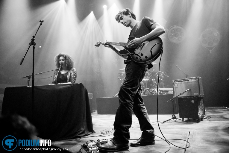 Walking On Cars - 13/03 - TivoliVredenburg foto