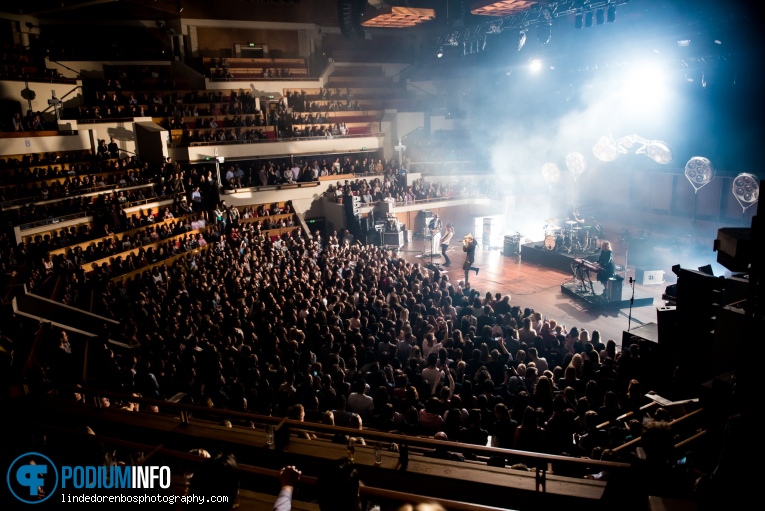 Walking On Cars op Walking On Cars - 13/03 - TivoliVredenburg foto