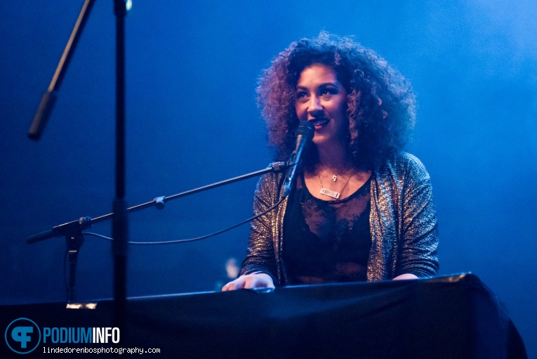 Walking On Cars - 13/03 - TivoliVredenburg foto
