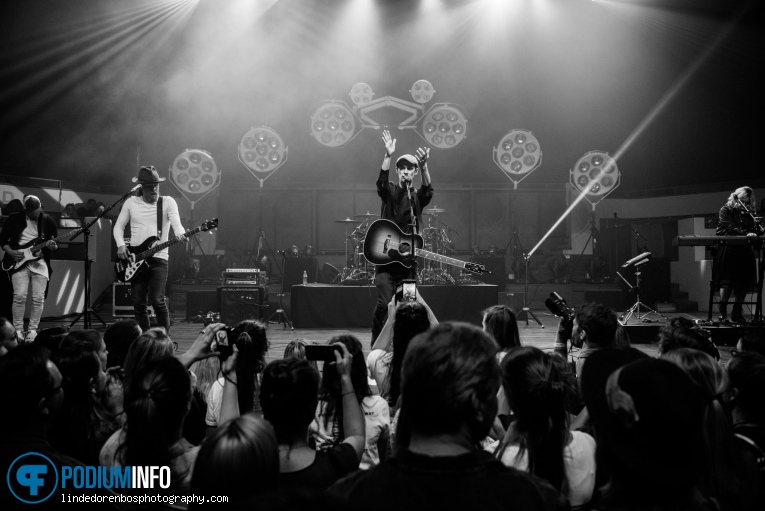 Walking On Cars op Walking On Cars - 13/03 - TivoliVredenburg foto