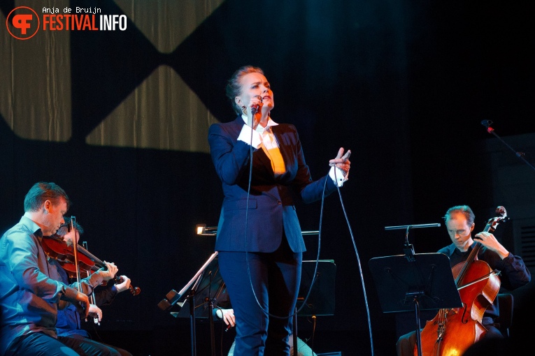 Ane Brun op Cross-linx Rotterdam 2017 foto