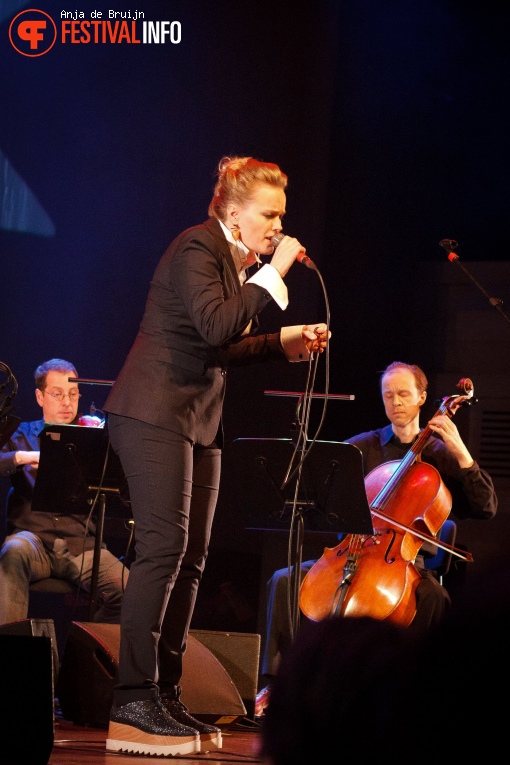 Foto Ane Brun op Cross-linx Rotterdam 2017
