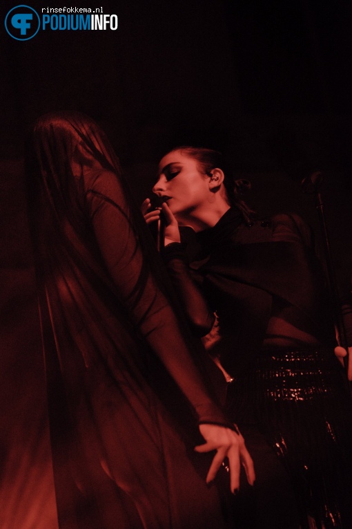 Banks op Banks - 06/03 - Paradiso foto