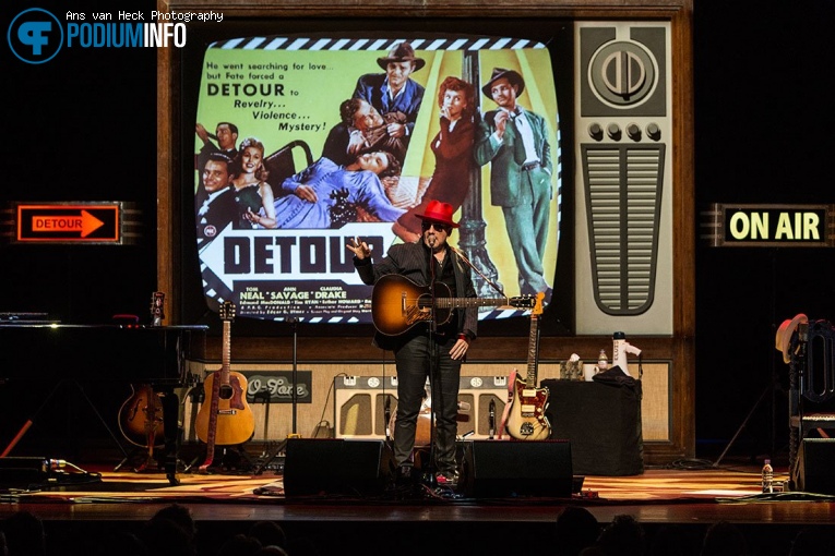 Elvis Costello op Elvis Costello - 08/03 - Koninklijk Theater Carré foto