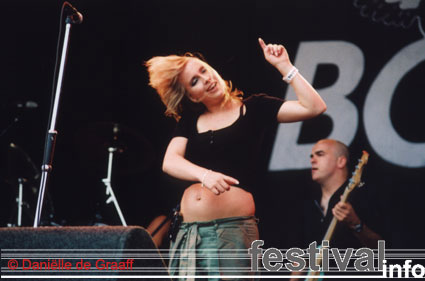 Anouk op Bospop 2003 foto