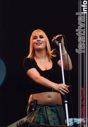 Anouk op Bospop 2003 foto