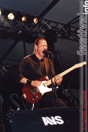 Danko Jones op Bospop 2003 foto