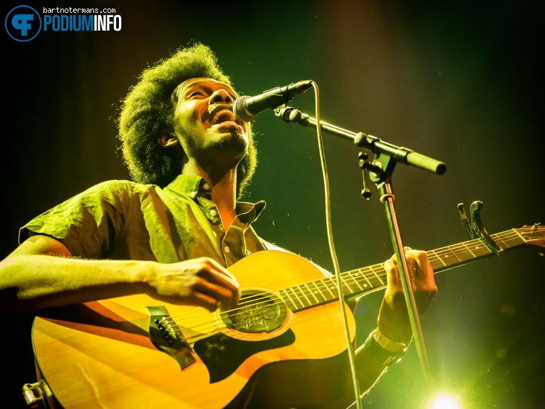 Jeangu Macrooy op Macy Gray - 23/03 - Paradiso foto