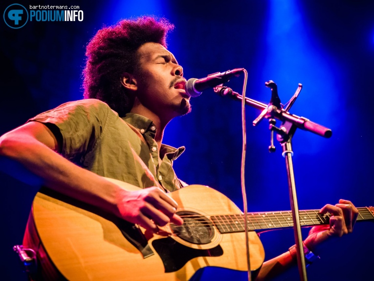 Jeangu Macrooy op Macy Gray - 23/03 - Paradiso foto