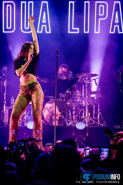 Dua Lipa op Dua Lipa - 10/4 - TivoliVredenburg foto