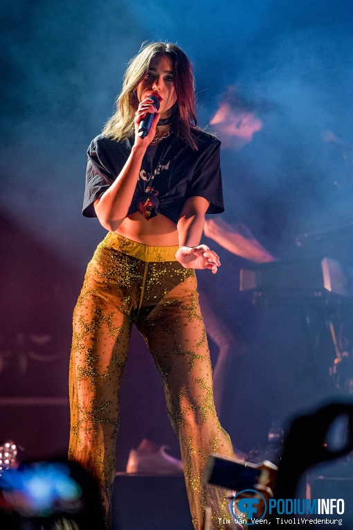 Dua Lipa op Dua Lipa - 10/4 - TivoliVredenburg foto