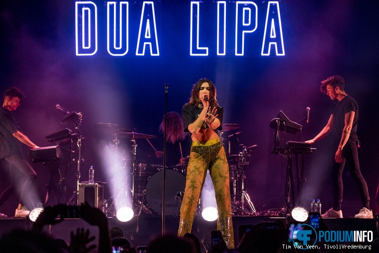 Dua Lipa op Dua Lipa - 10/4 - TivoliVredenburg foto