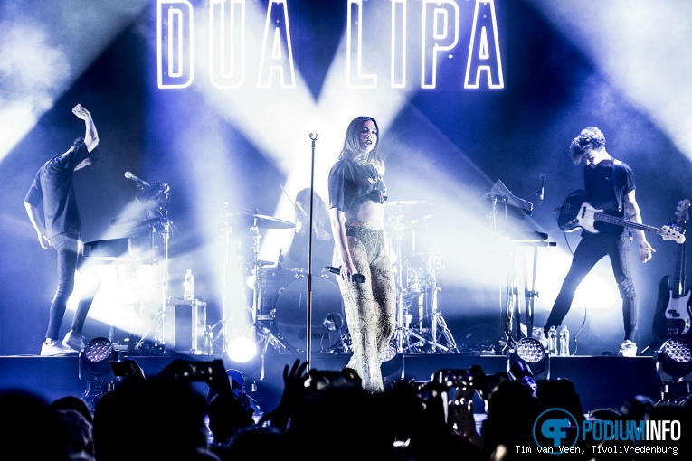 Dua Lipa op Dua Lipa - 10/4 - TivoliVredenburg foto