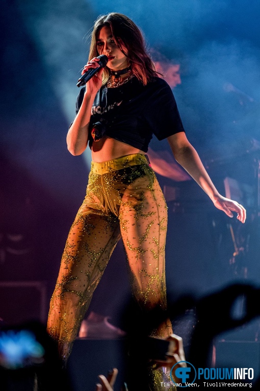 Dua Lipa op Dua Lipa - 10/4 - TivoliVredenburg foto