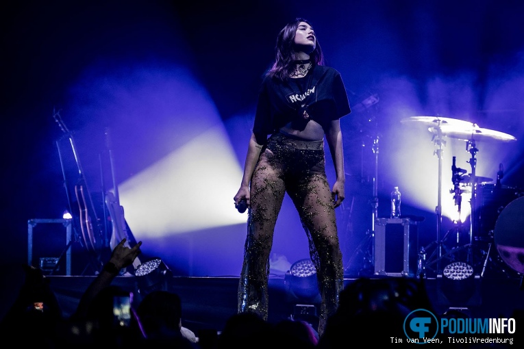 Dua Lipa op Dua Lipa - 10/4 - TivoliVredenburg foto