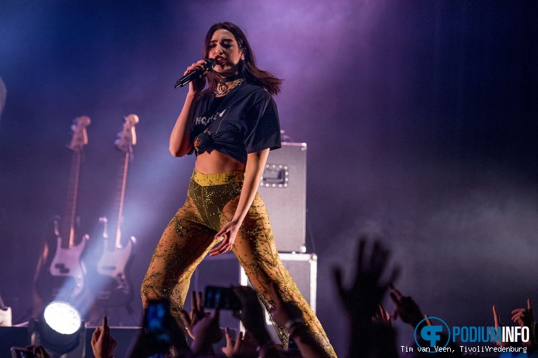 Dua Lipa op Dua Lipa - 10/4 - TivoliVredenburg foto
