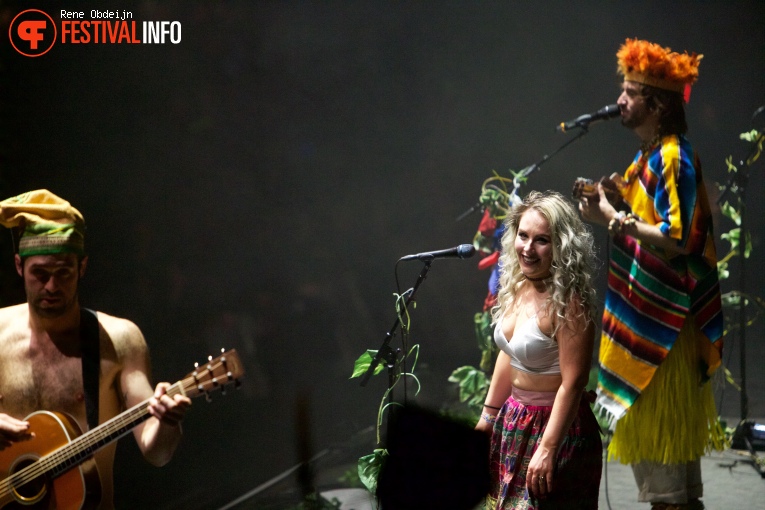 Crystal Fighters op Paaspop Schijndel 2017 - Zondag foto