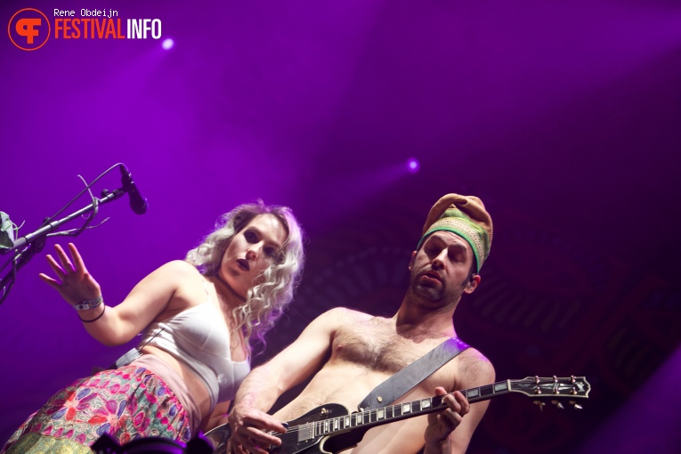 Crystal Fighters op Paaspop Schijndel 2017 - Zondag foto