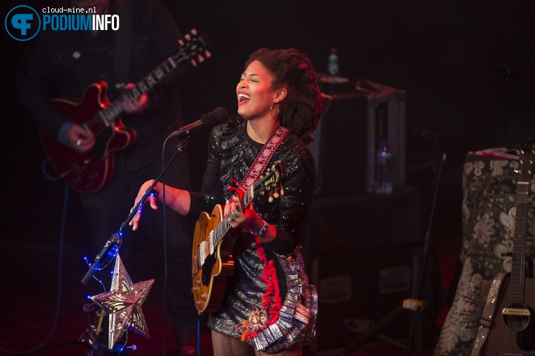 Valerie June op Valerie June - 01/05 - TivoliVredenburg foto