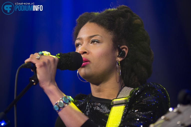 Valerie June op Valerie June - 01/05 - TivoliVredenburg foto