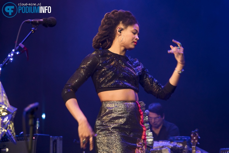 Valerie June op Valerie June - 01/05 - TivoliVredenburg foto