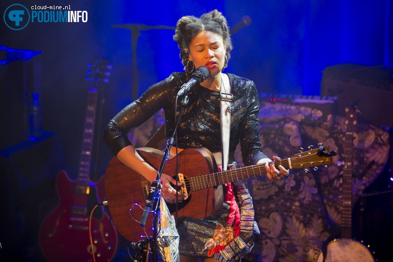 Valerie June op Valerie June - 01/05 - TivoliVredenburg foto