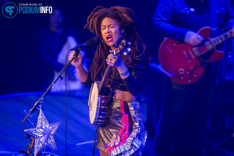 Valerie June op Valerie June - 01/05 - TivoliVredenburg foto