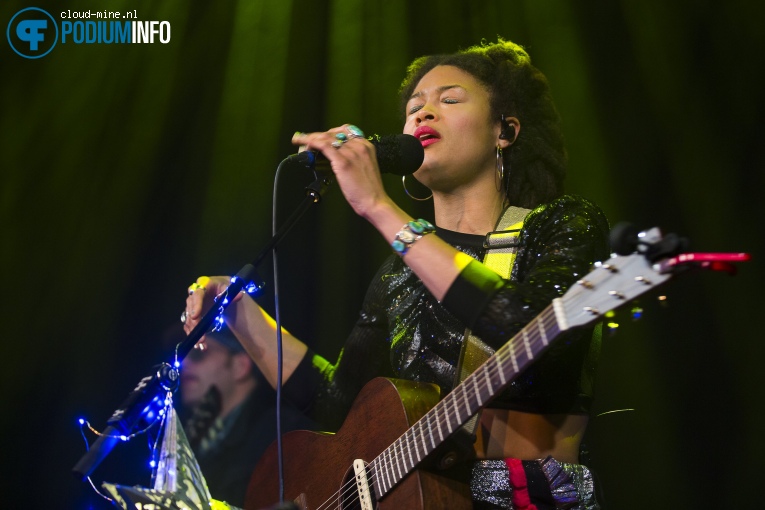 Valerie June op Valerie June - 01/05 - TivoliVredenburg foto