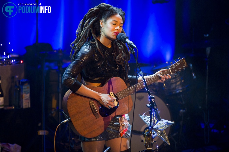 Valerie June op Valerie June - 01/05 - TivoliVredenburg foto