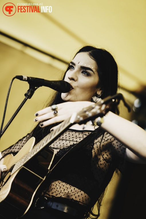Chayah op Bevrijdingsfestival Overijssel foto