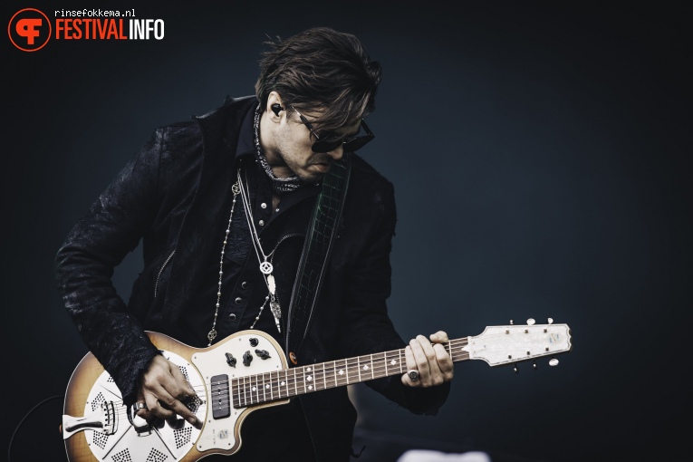 Waylon op Bevrijdingsfestival Overijssel foto